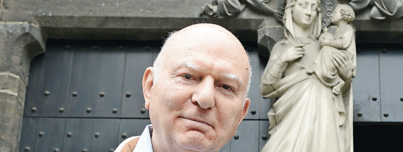 'Het oude idee dat je met het plaatsen van een Mariabeeld in een gevelnis de bescherming van Maria afroept over het huis en zijn bewoners, blijkt er bij veel mensen nog in te zitten', zegt Adelbert Denaux © Michel Vanneuville