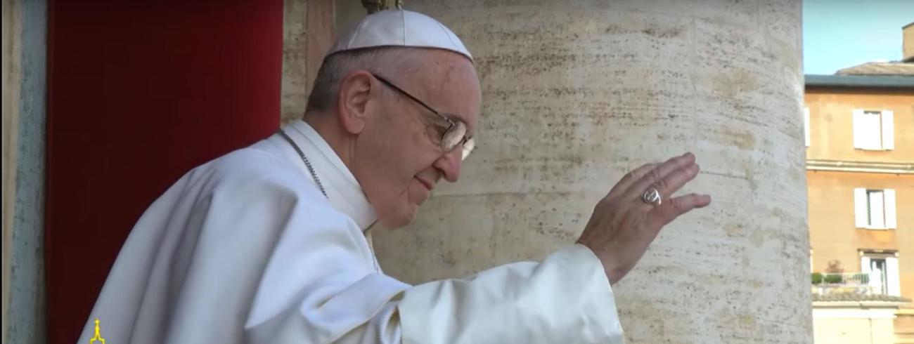 Kerstmis 2016: paus Franciscus spreekt het  Urbi & Orbi uit, de traditionele zegen voor de Stad en de Wereld © CTV