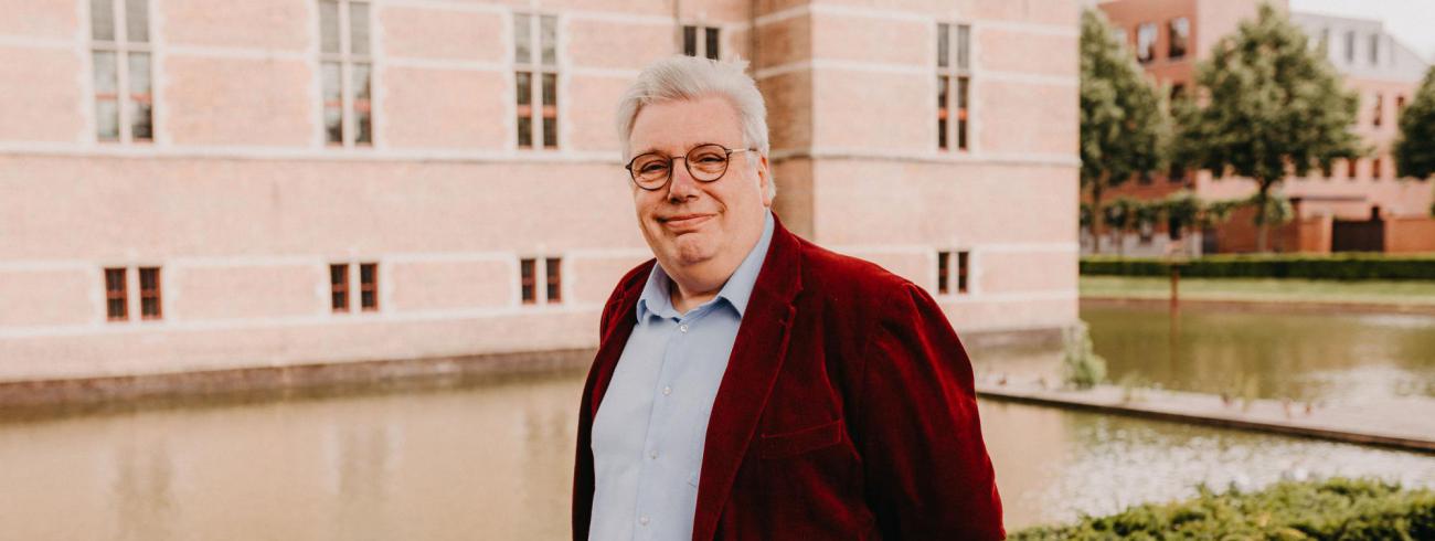 “Wij moeten onze prinsjes en prinsesjes leren dat ze soms ook lakeien moeten zijn”, stelt pedagogisch adviseur Carl Snoecx.   © Klara Mertens