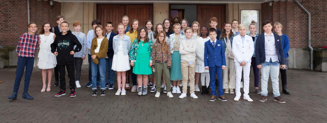 Groepsfoto van de vormelingen 
