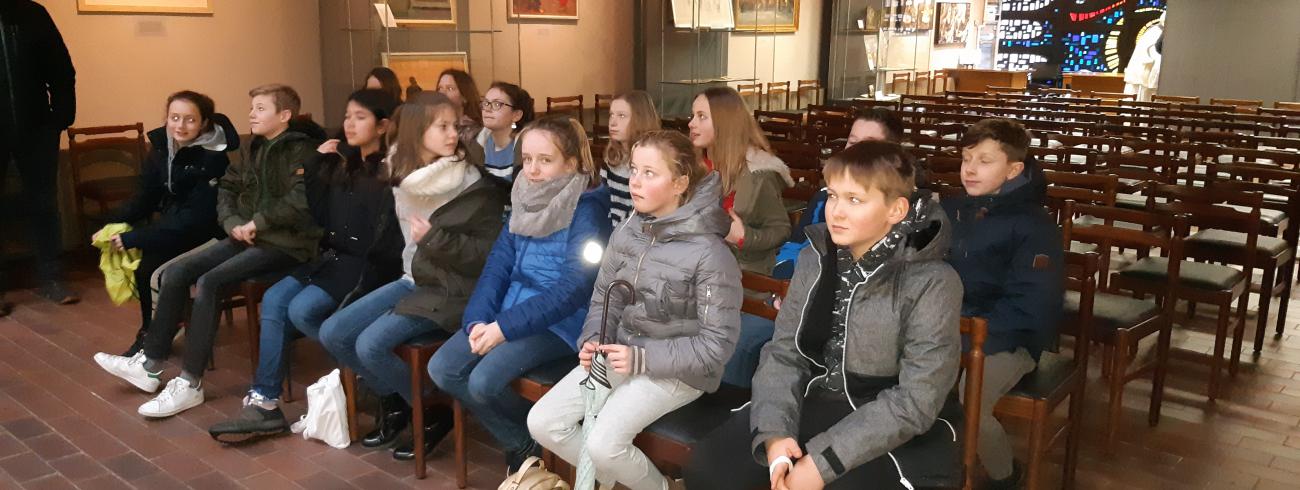 Vormelingen in de abdij © JDP