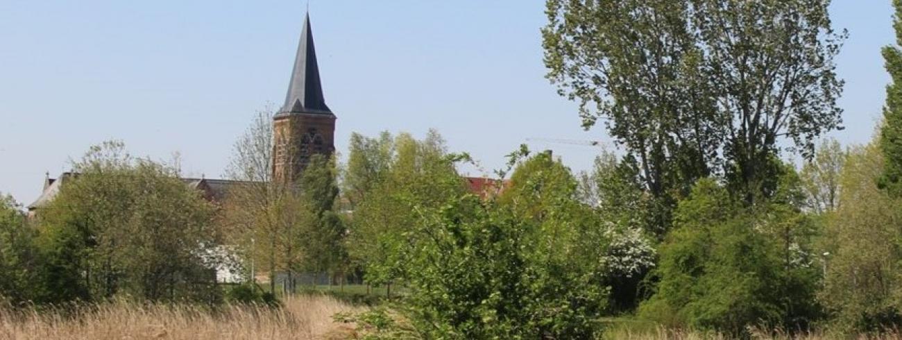 Sint-Bartholomeuskerk Kortemark gezien vanuit de Krekemeerrsen © Pastorale Eenheid O.L.V. Krekedal Kortemark