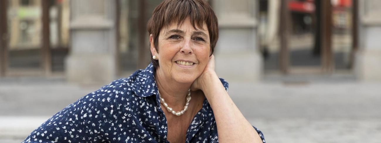 “In de opleiding leren de vrijwilligers onbevooroordeeld en vanuit gelijkwaardigheid  verbinding te maken met mensen die verbinding kwijt zijn”, vertelt docent en bezieler  van ArmenTeKort Marijke Moens.  © Katie Verkinderen