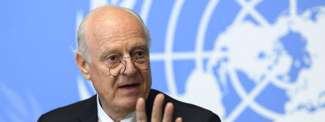 “Chemie creëer je niet per e-mail, maar door samen te dineren of koffie te drinken en elkaar in de ogen te kijken, liefst in de taal van de ander”,  prent Staffan de Mistura jonge diplomaten in. © rr