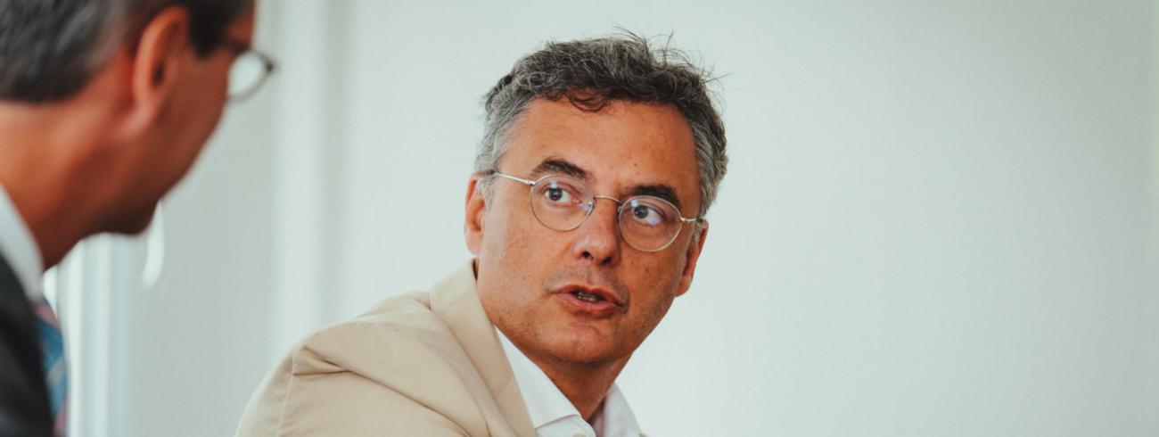 “De langdurigheid van de coronapandemie dreigt te leiden tot een ontrafeling van het samenleven”,  vreest Joachim Coens. © Aiki Photography