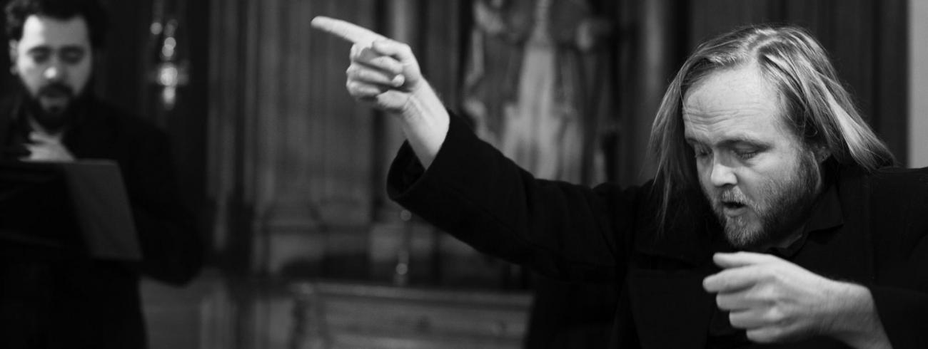 “Ik ben altijd blij als mensen me na een concert zeggen: ‘Die Johannes Ockeghem heb ik totaal niet herkend’. Dan hebben we een goede zaak gedaan”,  vindt Björn Schmelzer. © Koen Broos