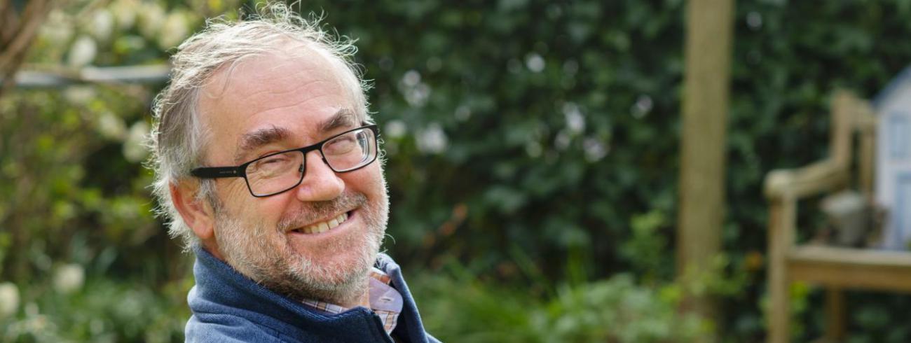 “Hoe minder innerlijke houvast we hebben, hoe meer we die lijken te zoeken in uitwendigheden  zoals geslacht en huidskleur”, merkt Guido Vanheeswijck op. “Alsof identiteit niet allereerst  een morele en innerlijke zaak is.” © Ilse Prinsen