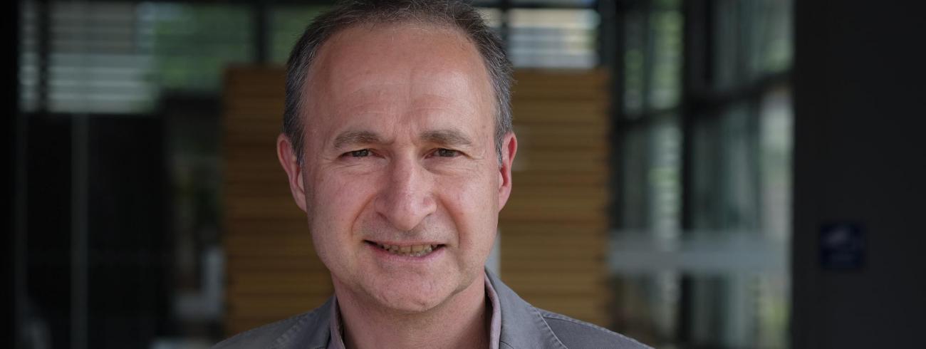 De wetenschap gedraagt zich in golven, stelt Jim van Os.  “In de psychiatrie staan we voor een enorme sprong van brein naar geest.”  © UMC Utrecht