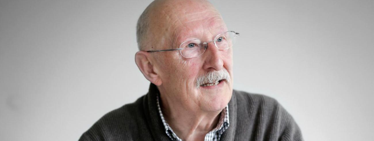 “De Verlichting heeft religie of spiritualiteit niet opgeheven, maar heeft vooral de institutionele  godsdiensten gemarginaliseerd. De hang naar spiritualiteit en rituelen is echter groter dan ooit.  Dat leidt tot bizarre fenomenen”, zegt Herman De Dijn.  © Rob Stevens - KU Leuven