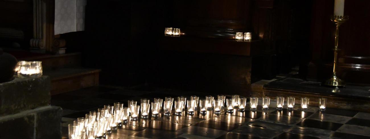 Kaarsjes in de kerk © Roel Peeters