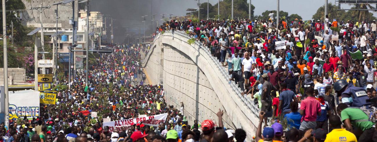De bevolking van Haïti legde de  voorbije maanden het land volledig plat  – men sprak over een “pays lock” –  omdat ze het gehad heeft met de aan- houdende wantoestanden. © rr