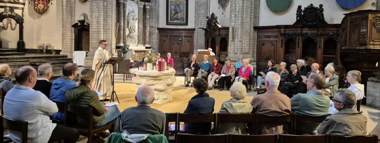 Lancering van de naam 'Paulusgemeenschappen' tijdens de Pinksterwake in de kerk van de Goede Bijstand © Dirk Adams
