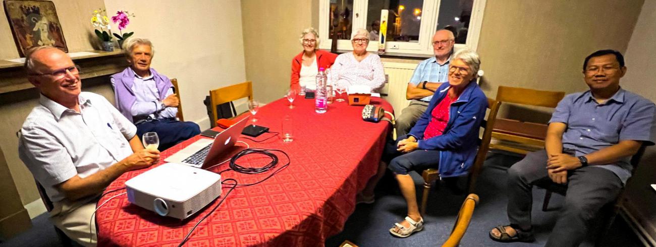 Café Emmaüs met groep in pastorij Haasrode © Café Emmaüs