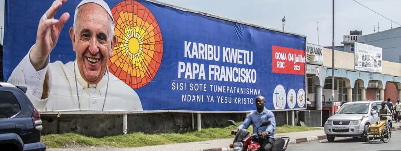 De bevolking van Congo kijkt volop uit naar het bezoek van paus Franciscus aan de hoofdstad Kinshasa. Het logo en de affiches van de afgelaste reis in juli werden geüpdatet.  © rr