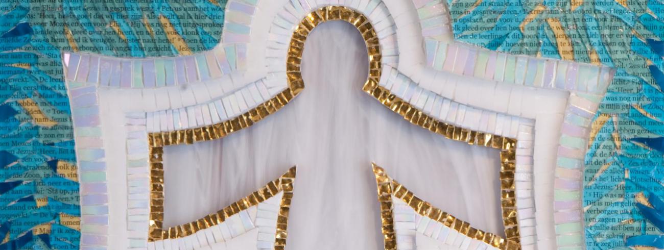 In de icoon Transfiguratie heeft Jezus geen nimbus of aureool van goud maar wordt Zijn hele gedaante omgeven door een stralenkrans van goud. © rr