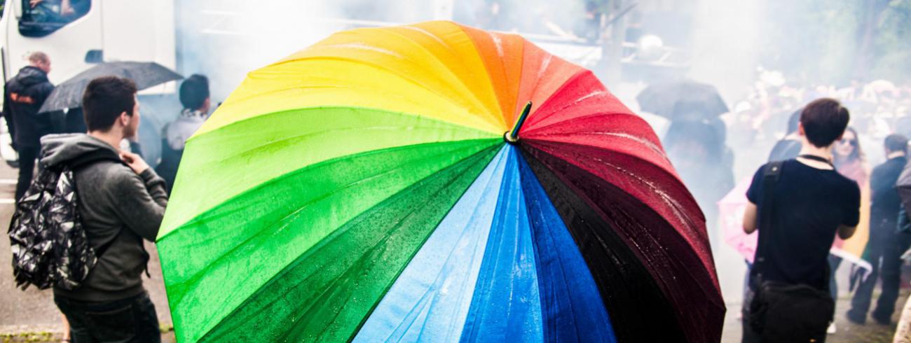 “Empathie hoort bij de verdraagzaamheid waartoe religie ons inspireert”, stelt Jo Jan Vandenheede. “Als iemand met een roze T-shirtje op de Pride staat te dansen en tien minuten later in elkaar  wordt geslagen, is dat niet acceptabel. Onrecht is onrecht.” © Flickr