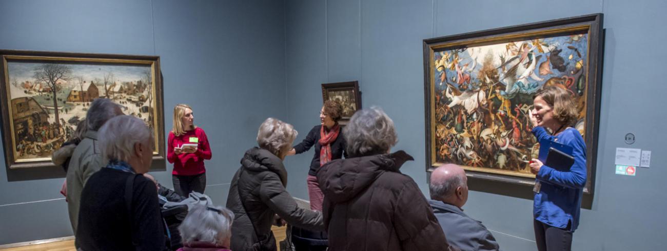 “Wij hebben geen therapeutische ambitie en zelfs de kunsthistorische benadering verdwijnt naar de achtergrond”, vertelt Isabel Vermote.  “Het museum is een sociale plek waar mensen in dialoog gaan met elkaar en met de kunstwerken.”  © KMSKB