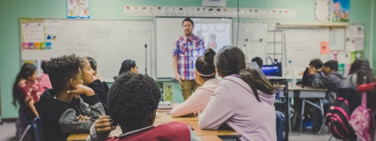 In het GO! loopt het proefproject interlevensbeschouwelijke dialoog (ILD),  waarbij de leerkrachten van alle levensbeschouwelijke vakken samen lesgeven. © Unsplash