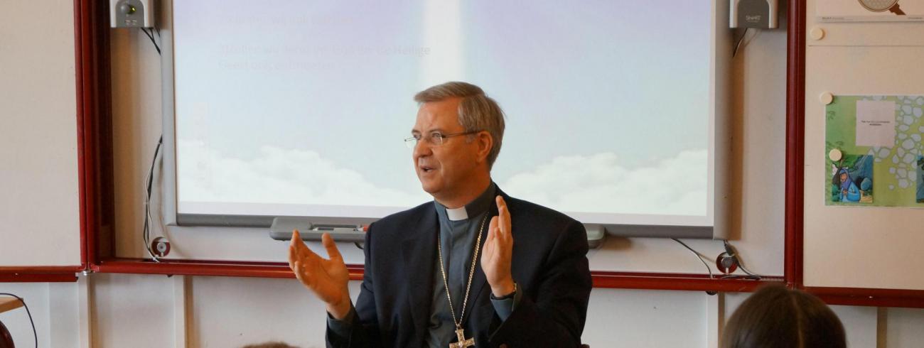 Bisschop Johan Bonny op schoolbezoek © O.L.Vrouw Pulhof