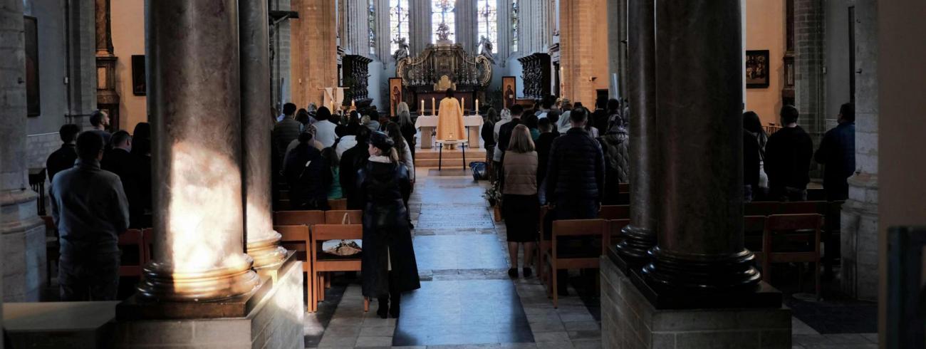 De Oekraïense gemeenschap vierde de Goddelijke Liturgie in de Sint-Kwintenskerk te Leuven © Pastorale zone Leuven aan de Dijle