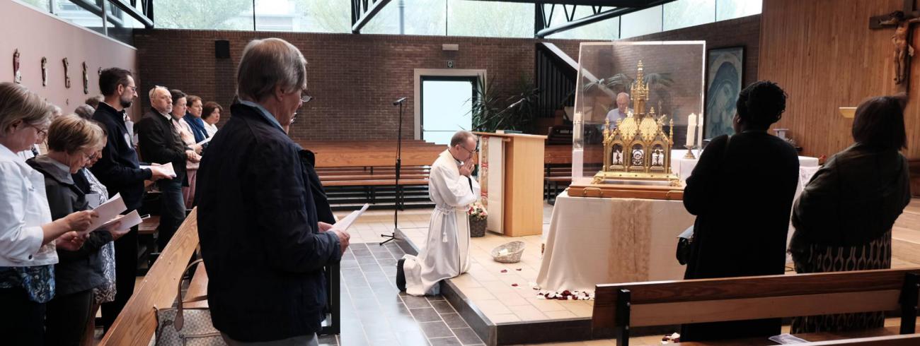 Reliekschrijn van de H. Theresia van Lisieux bij Radio Maria in Egenhoven © Pastorale zone Leuven aan de Dijle