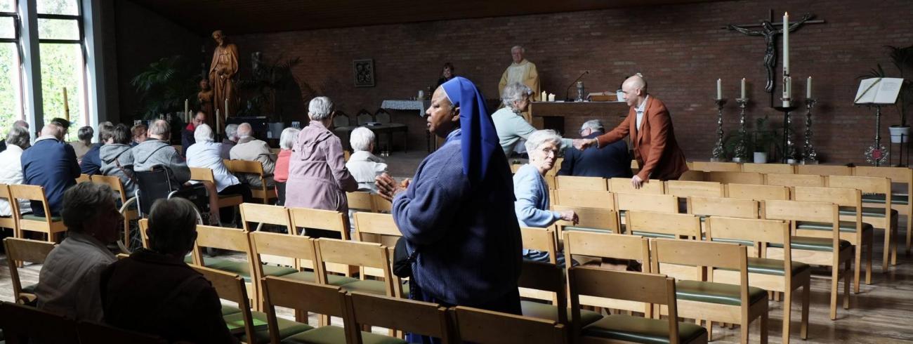 Leden van Samana Leuven-Centrum zij aan zij verbonden in geloof © Pastorale zone Leuven aan de Dijle