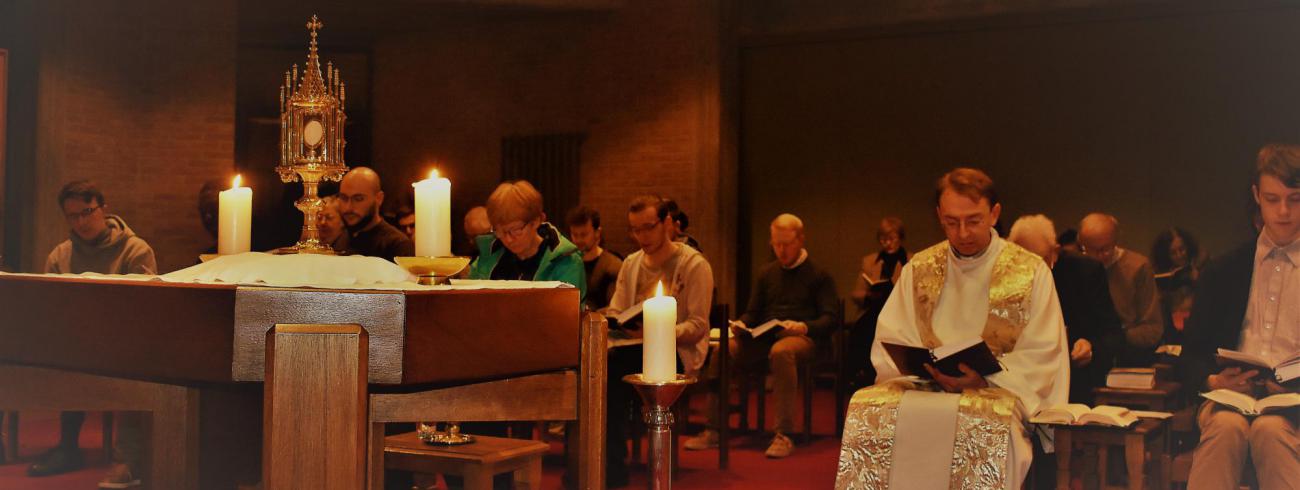 Aanbidding en vespers in kapel  © Johannes 23 seminarie