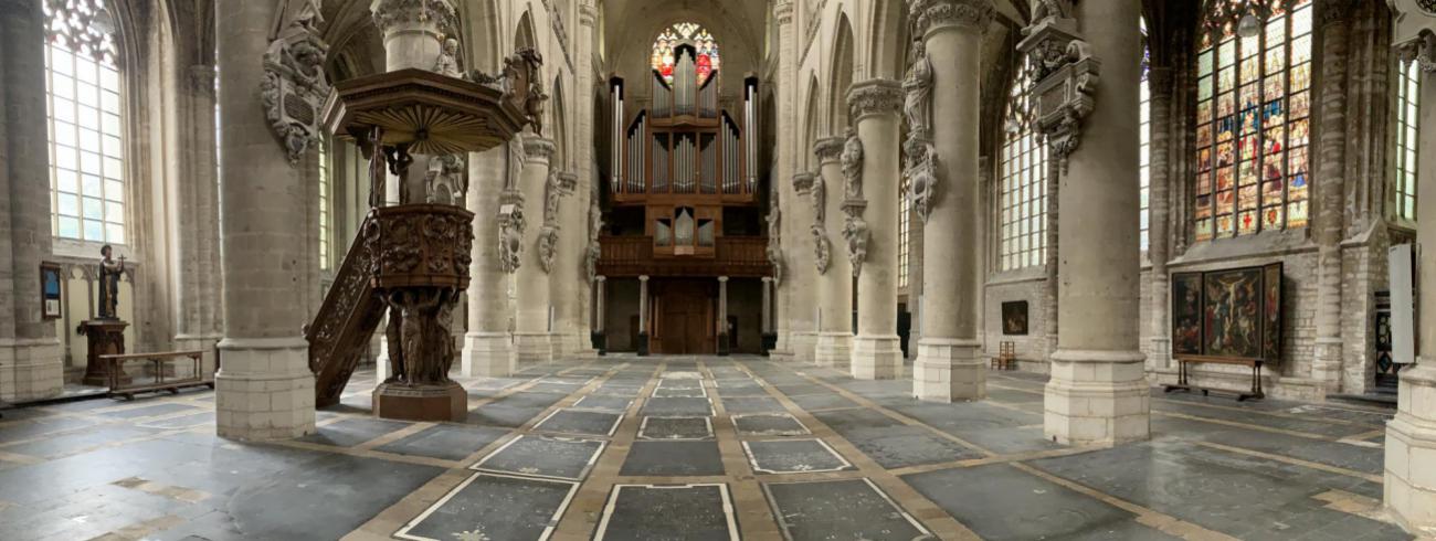 Een lege Sint-Gummaruskerk © Brigitte Schorrewegen