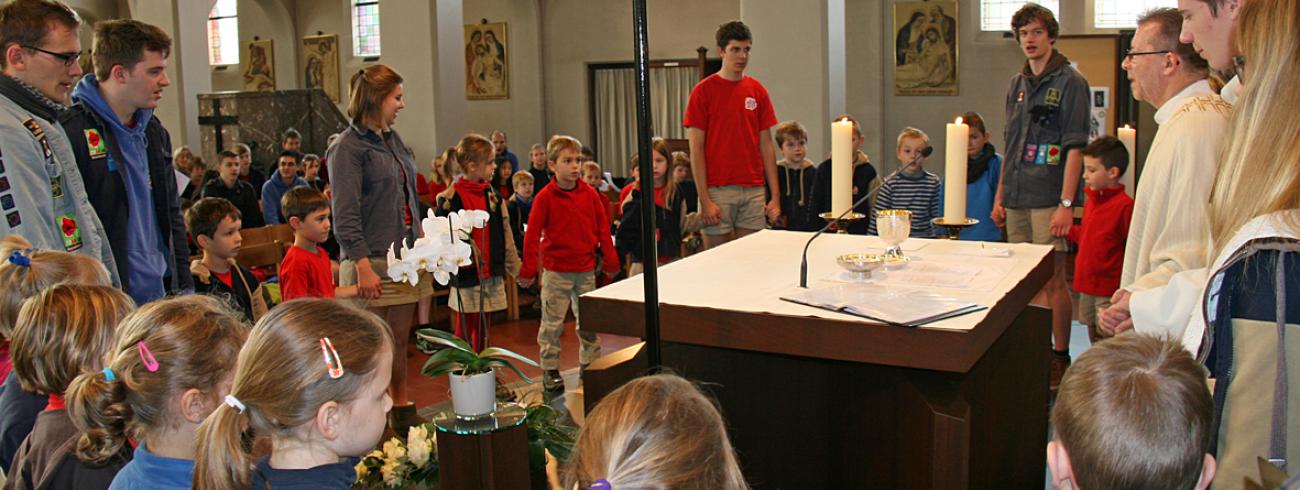 Chiro H. Hart en Sint-Gummarus tijdens de Christus Koningviering in de H. Kruiskerk 