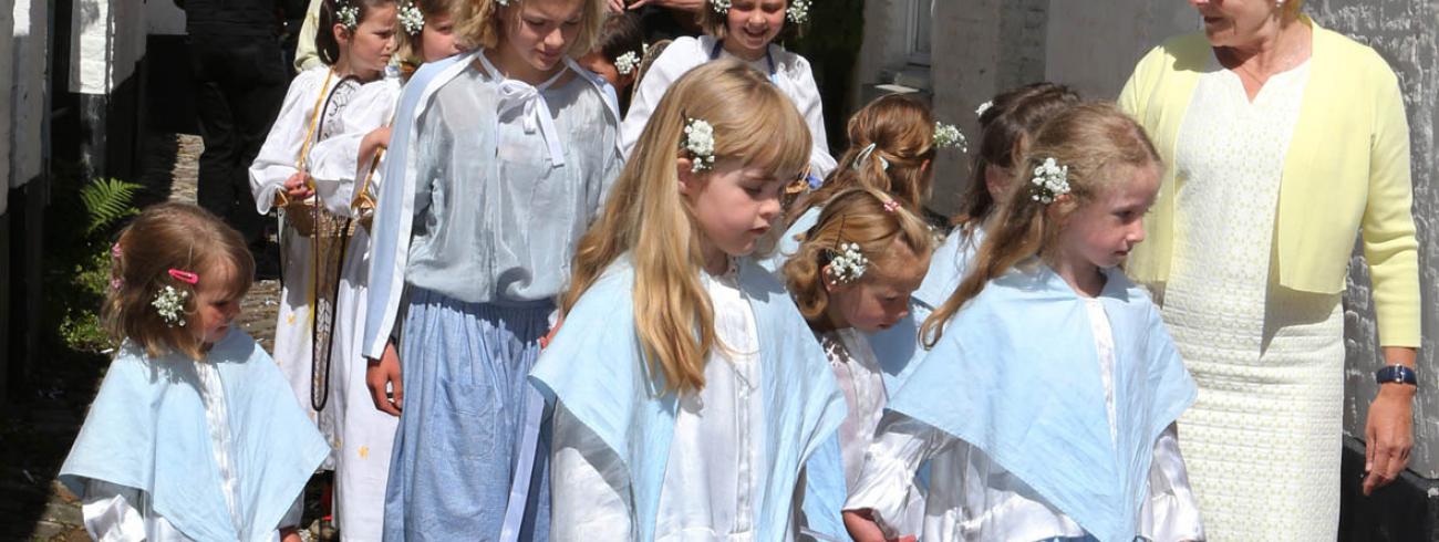Mariale kinderprocessie in het begijnhof 