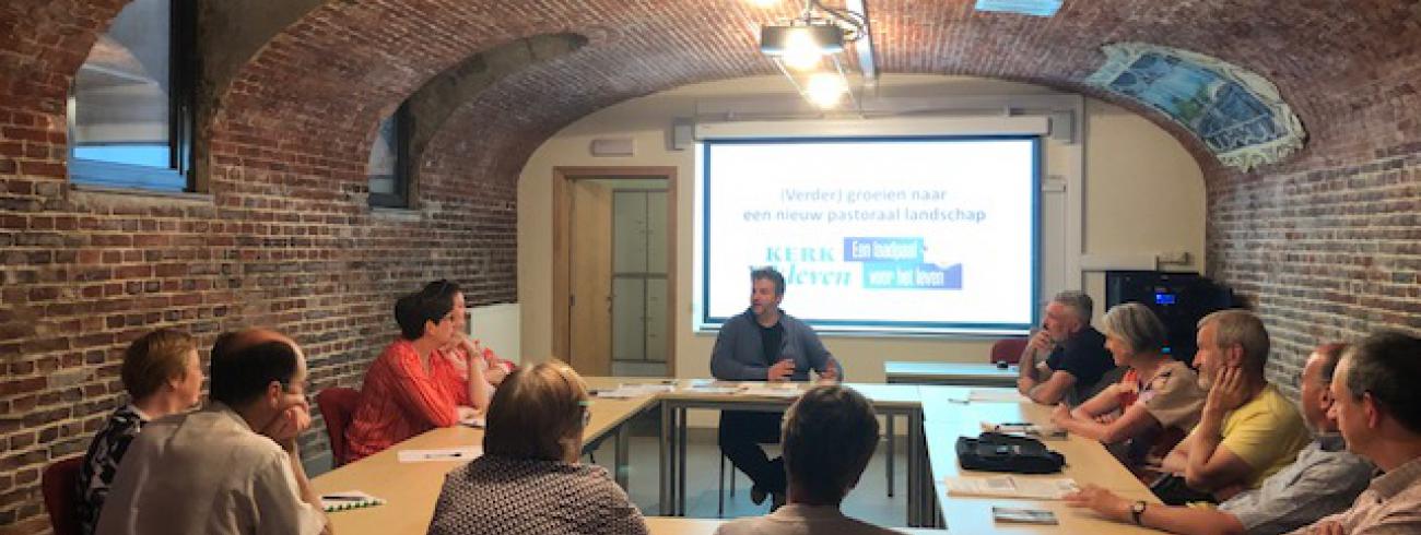 dekenale samenkomst rond communicatie © Erna De Keulenaere