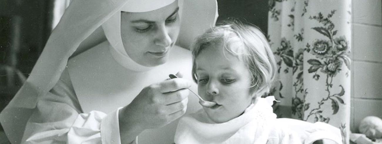 De zusters van Liefde waren sterk geëngageerd in de zorg voor kinderen. © Erfgoedhuis ZLJM
