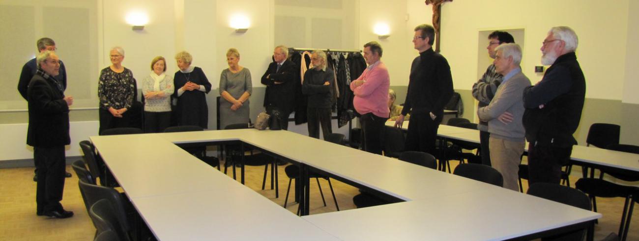 Kinderen koster Eugène schenken kunstwerk aan parochie Sint-Servaas 