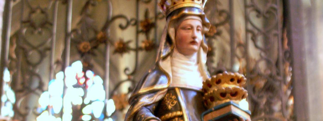 Beeld van de H. Elisabeth, rechts vooraan in de zijbeuk van de kerk. © Hugo Casaer