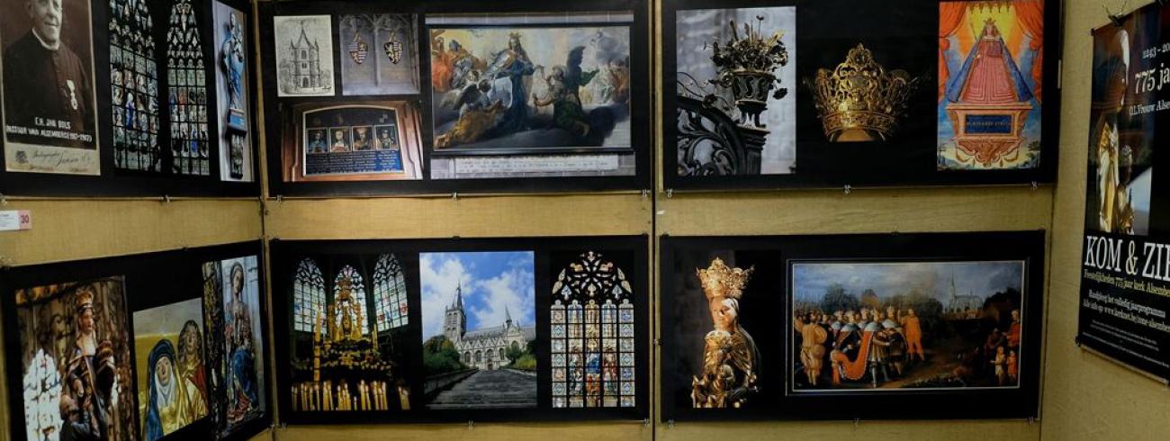 De fotostand over 775 jaar Onze-Lieve-Vrouwkerk te Alsemberg © Hugo Casaer