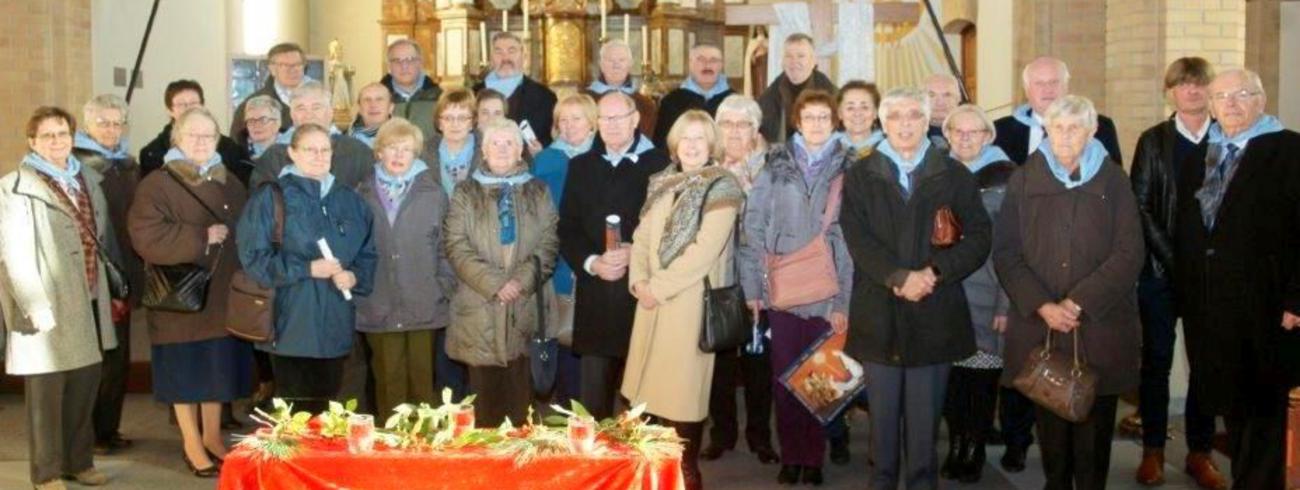 De trefdag begon met een misviering en bezoek in de kerk Sint-Lambertus Beersel. © Hugo Casaer
