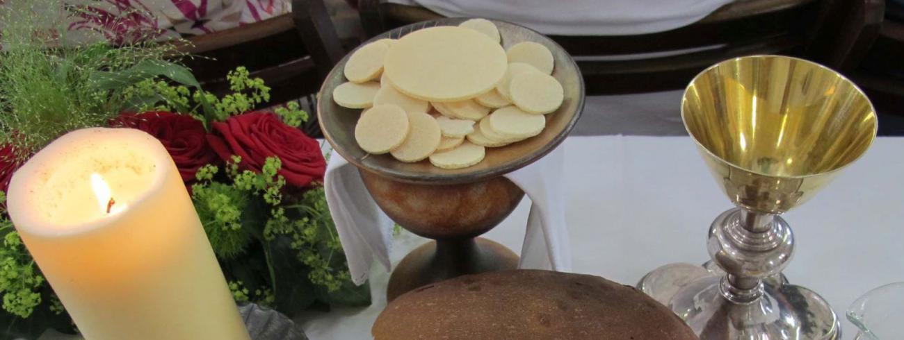 Brood en wijn, tekenen van de eucharistie, staan centraal op het feest van Witte Donderdag. 