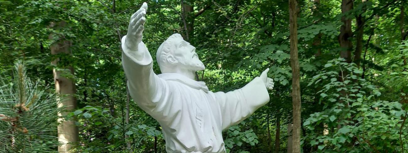 Beeld van Franciscus in het Mariapark in Meersel-Dreef 