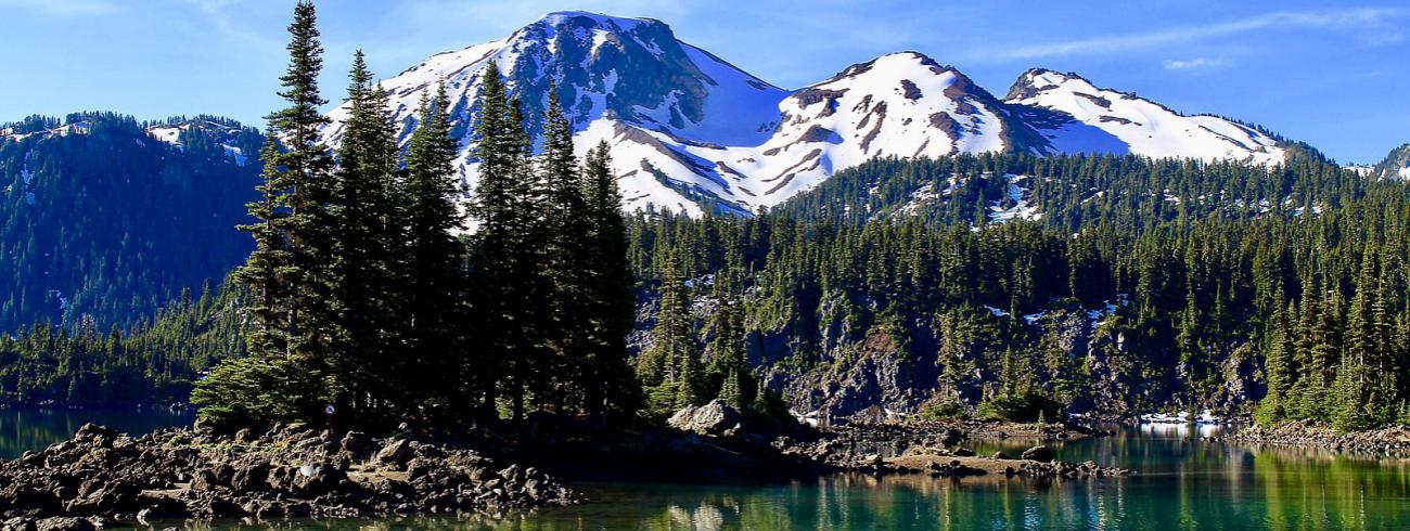 Aan een beekje in het machtige Garibaldi National Park in Canada ontstond in Rebecca Braun het verlangen als een rivier te stromen - maar dan stroomopwaarts - naar haar Bron. © Wikimedia