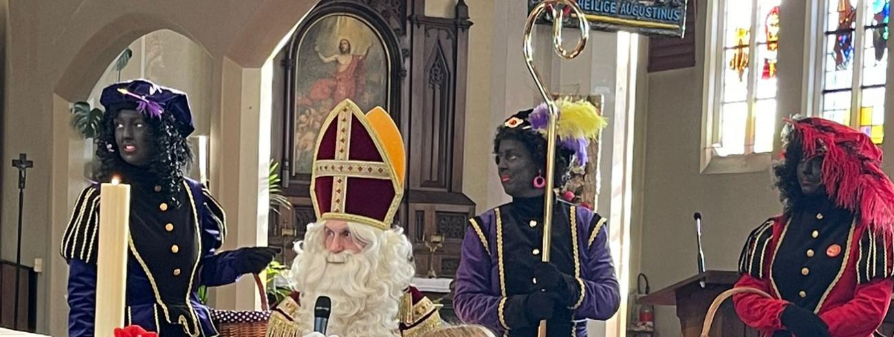 Sinterklaas in de kerk van Dessel © Pater David