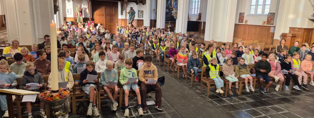 de kerk vol kinderen! 