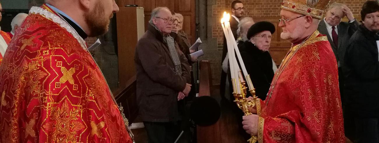 De Wit-Russische gemeenschap tijdens de goddelijke liturgie © Saskia Van den Kieboom