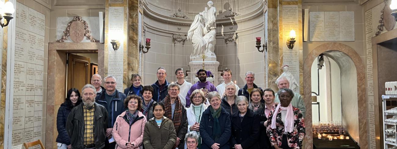 Groepsfoto in Alençon, geboorteplaats van Thérèse van Lisieux  © Chris De Groote