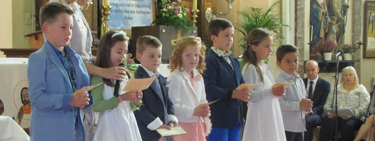 Eerste communicanten van de school "Het Paleis" 