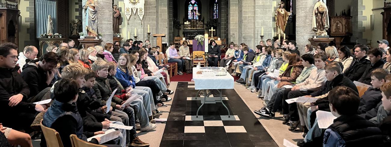 Vormselwake op weg naar het vormsel. 