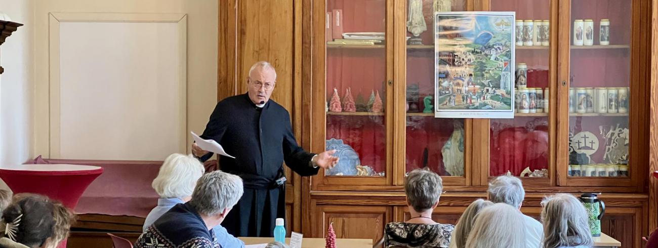 Conferentie door E.H. P. Van De Kerckhove © Chris De Groote