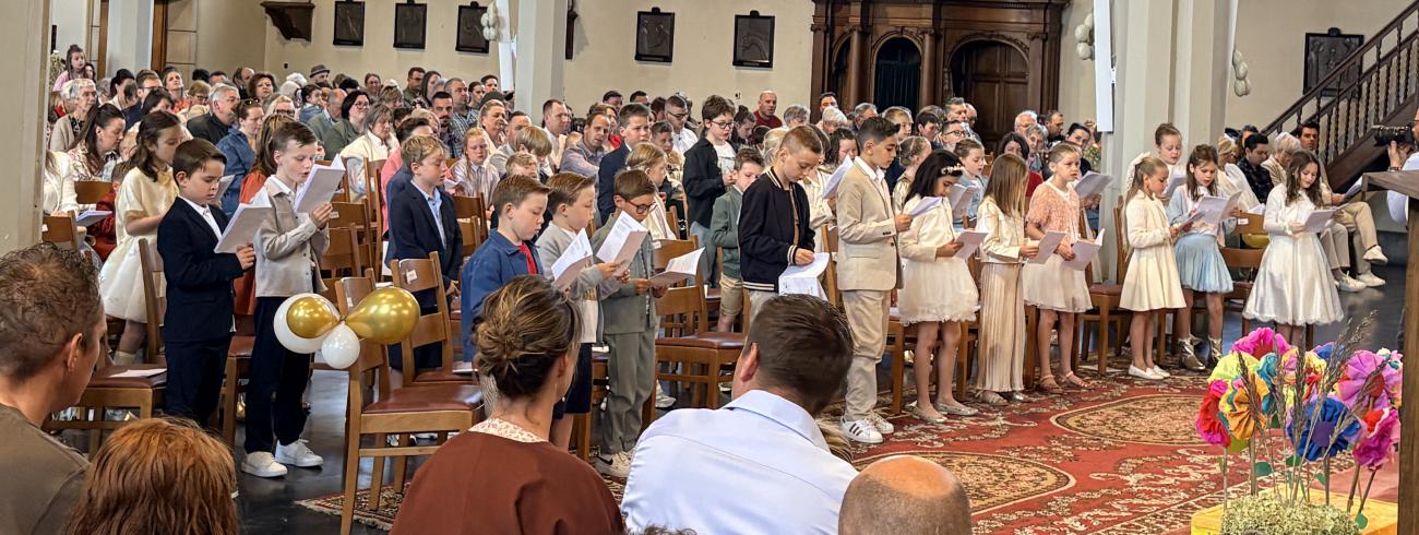 De eerste communie voor de kinderen van Dessel en Witgoor © Christa Damen