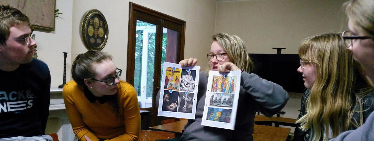 Kunstwerken dienden als illustratie bij de zeven smarten van Maria. © BVR