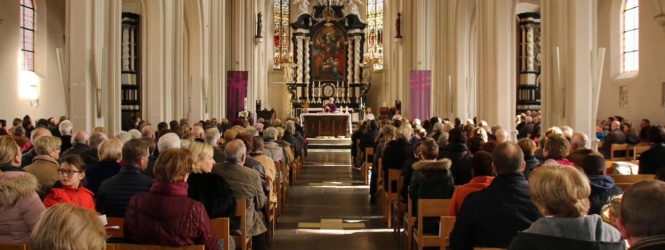 8,9 % van de Belgen gaat minstens één maal per maand naar de kerk © Parochie O.--L.-Vrouw Vosselaar