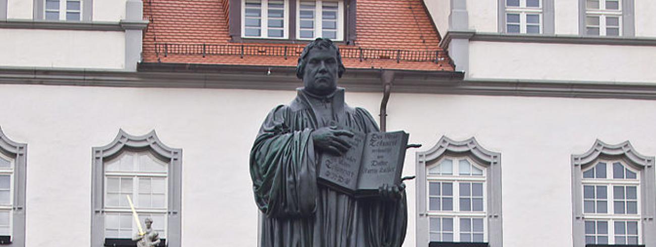 Het herdenkingsmonument voor Maarten Luther in Wittenberg © Wikipedia